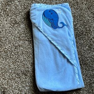 NWOT whale after bath swaddle 30x30 Luvable friends
